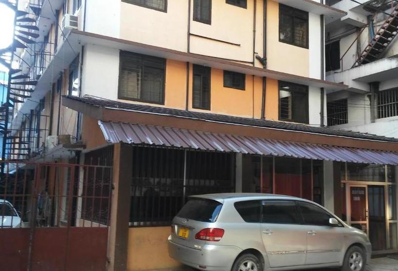 هاستل Safari Inn