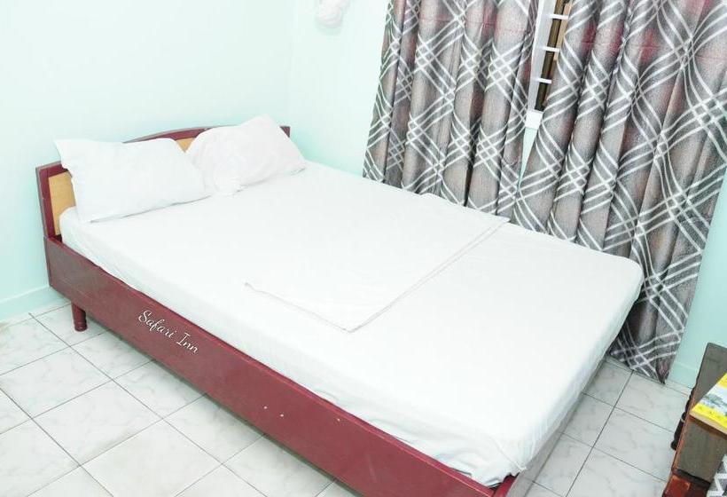 هاستل Safari Inn