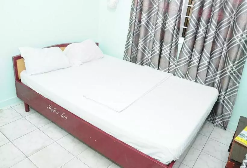 هاستل Safari Inn