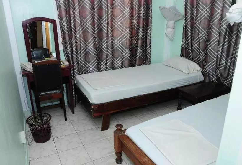 هاستل Safari Inn
