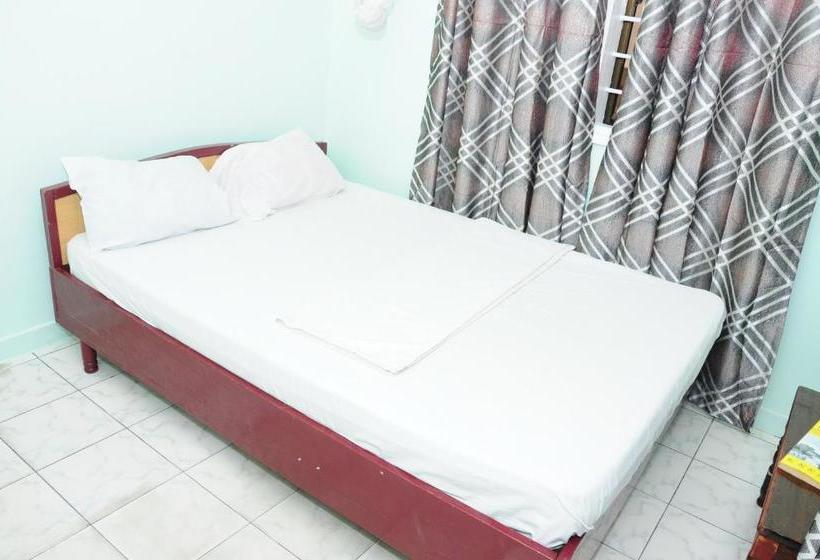 هاستل Safari Inn