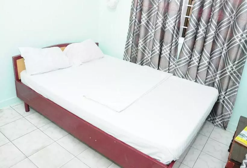 هاستل Safari Inn