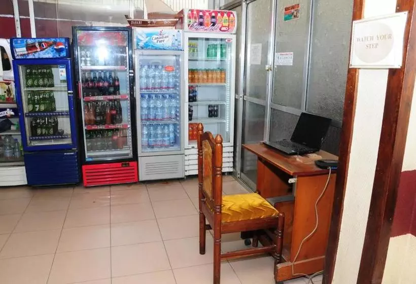 هاستل Safari Inn