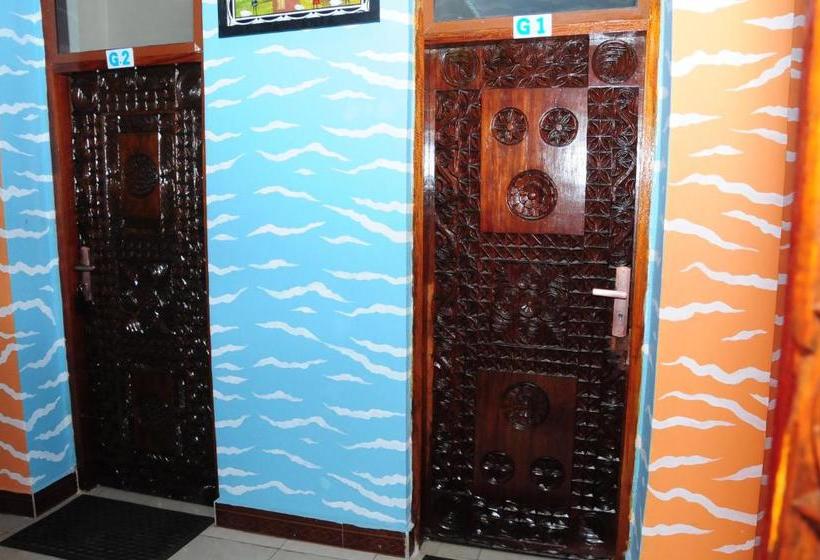 هاستل Safari Inn