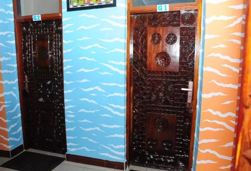 هاستل Safari Inn