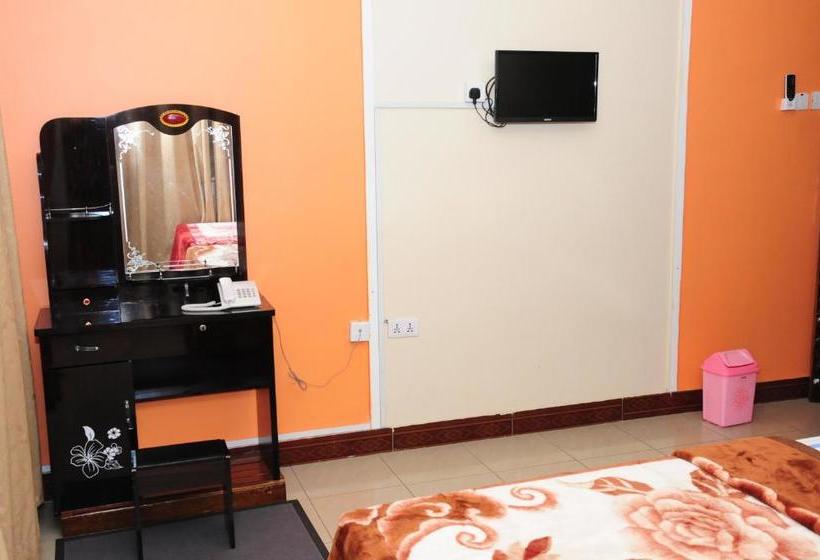 هاستل Safari Inn