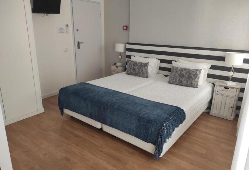 تختخواب و صبحانه By The Sea