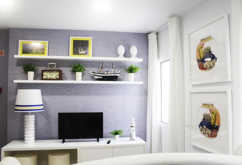 تختخواب و صبحانه By The Sea