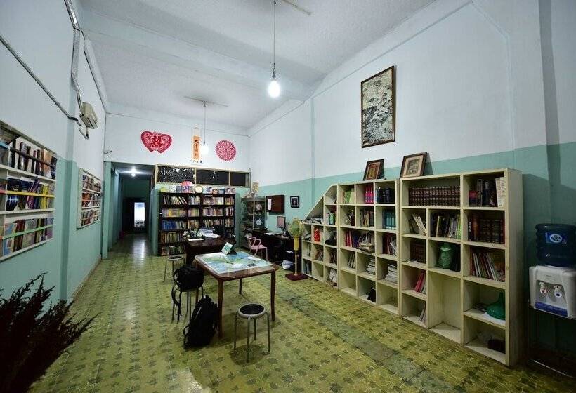 Dazhong Backpackers Hostel