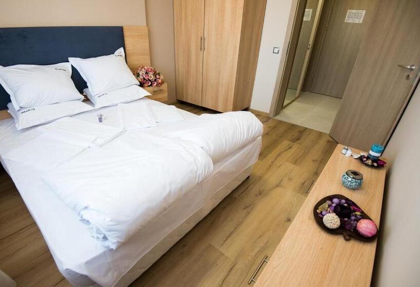 בית מלון כפרי Court Inn