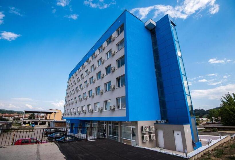 בית מלון כפרי Court Inn