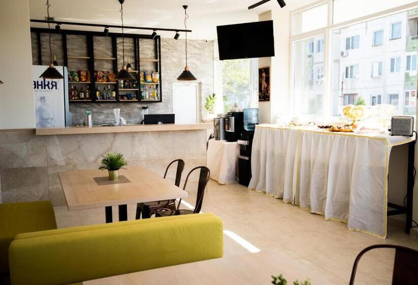 בית מלון כפרי Court Inn