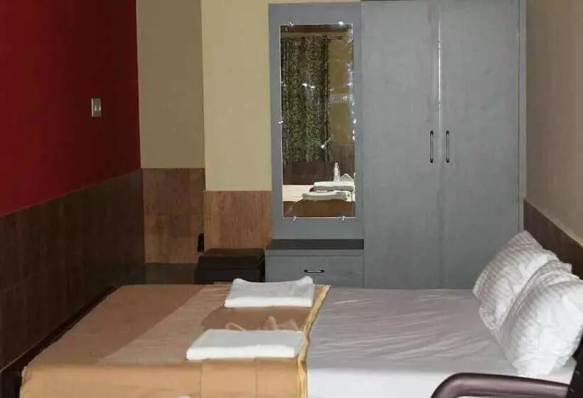 ホテル Iroomz Sri Vinayaka Comforts