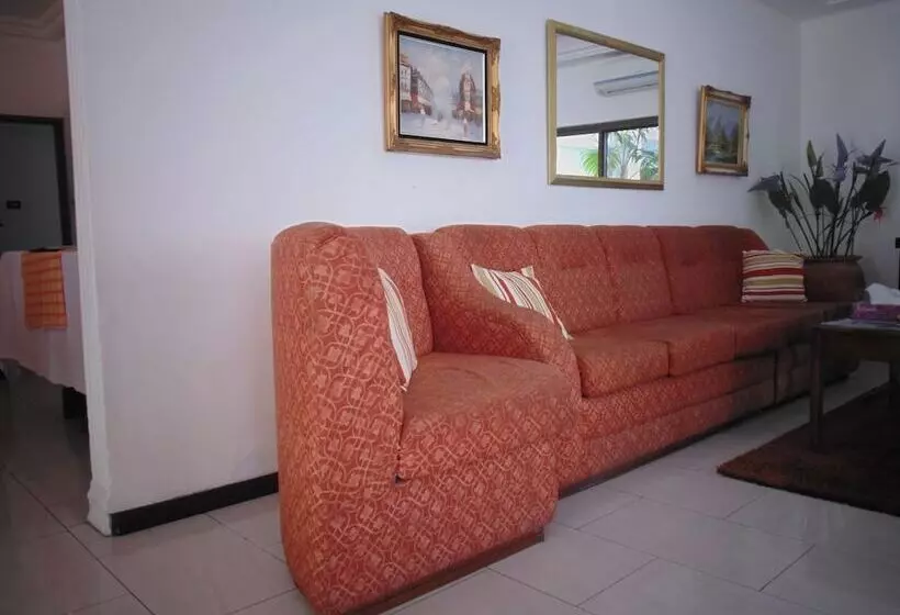 هتل Lavender Lodge