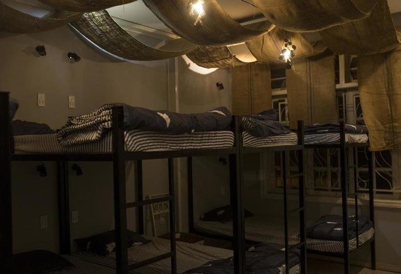 هاستل Khach San Lake View