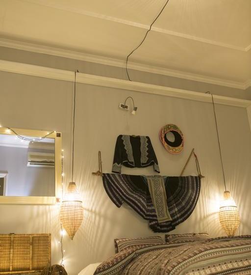 هاستل Khach San Lake View