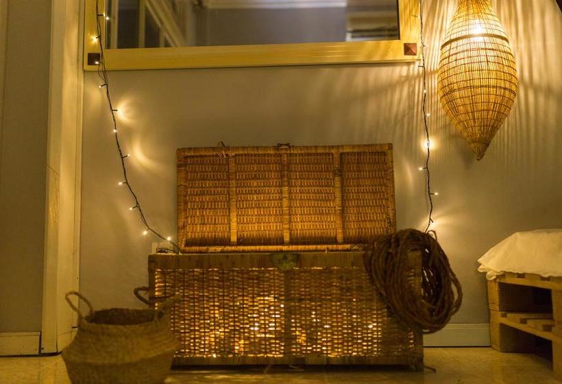 هاستل Khach San Lake View