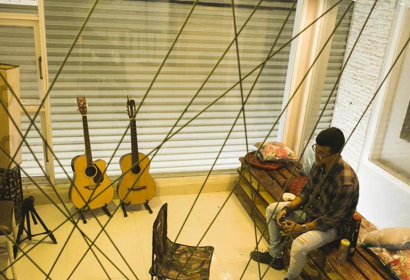 هاستل Khach San Lake View