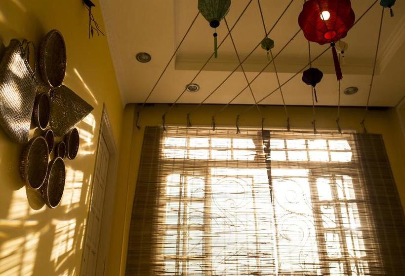 هاستل Khach San Lake View