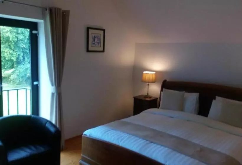 Bed and Breakfast Augherea House