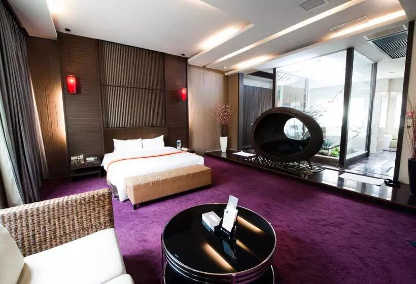 Her Home Spa Motel Chiayi