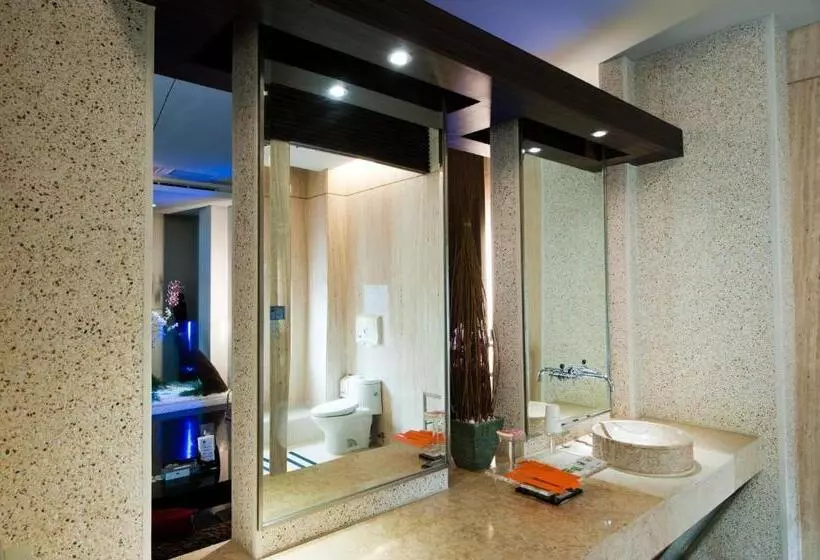 Her Home Spa Motel Chiayi