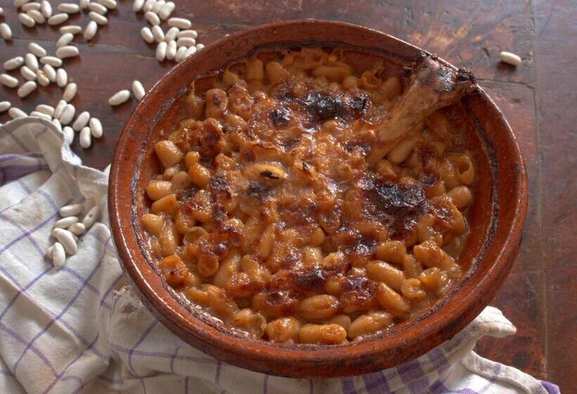 Отель Contact Hôtel Le Minervois   Hôtel & Restaurant Au Nord De Carcassonne