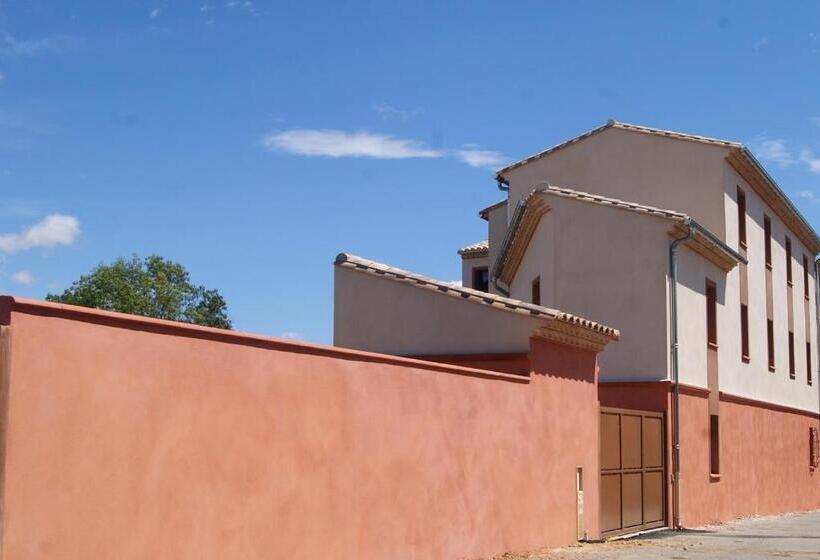 Отель Contact Hôtel Le Minervois   Hôtel & Restaurant Au Nord De Carcassonne