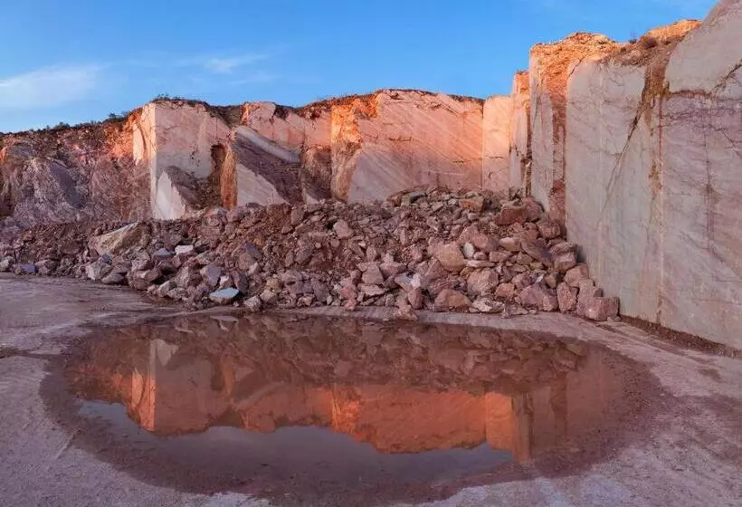 Hotel Contact Hôtel Le Minervois   Hôtel & Restaurant Au Nord De Carcassonne