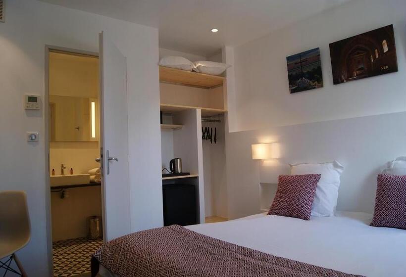 Отель Contact Hôtel Le Minervois   Hôtel & Restaurant Au Nord De Carcassonne