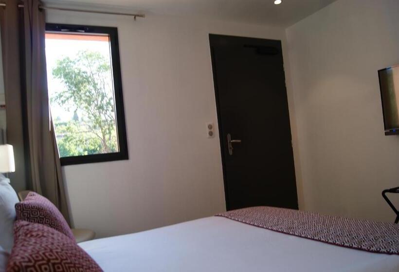 Отель Contact Hôtel Le Minervois   Hôtel & Restaurant Au Nord De Carcassonne