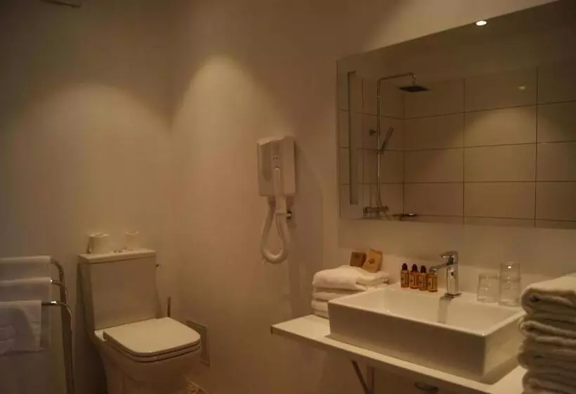 Hotel Contact Hôtel Le Minervois   Hôtel & Restaurant Au Nord De Carcassonne