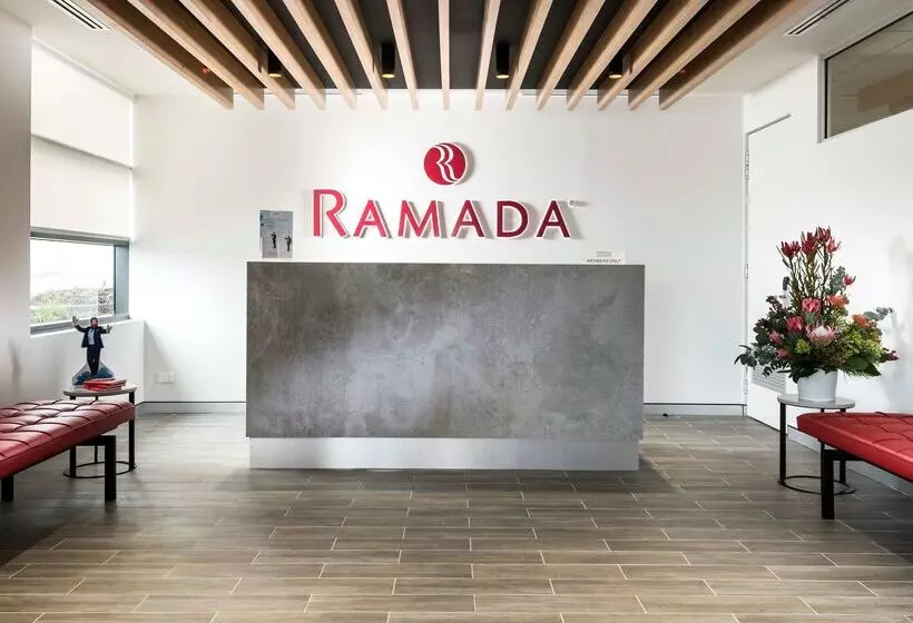 Hotelli Ramada By Wyndham Vetroblu Scarborough Beach