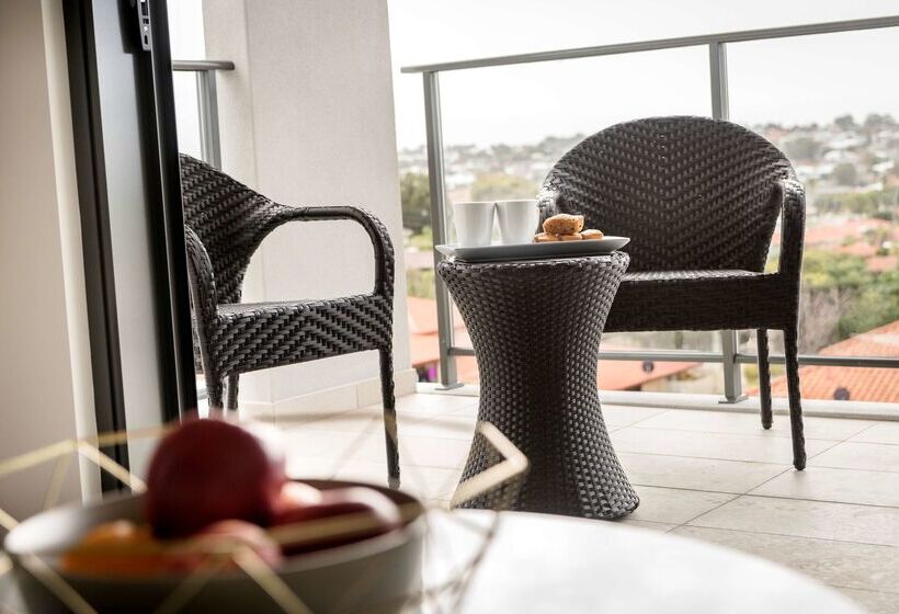 Hotel Ramada By Wyndham Vetroblu Scarborough Beach