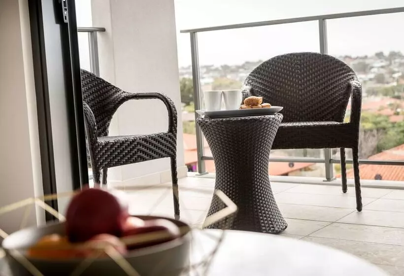 Hotelli Ramada By Wyndham Vetroblu Scarborough Beach