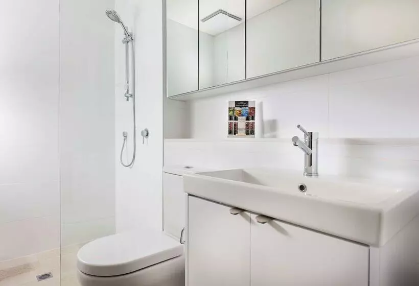 Hotelli Ramada By Wyndham Vetroblu Scarborough Beach