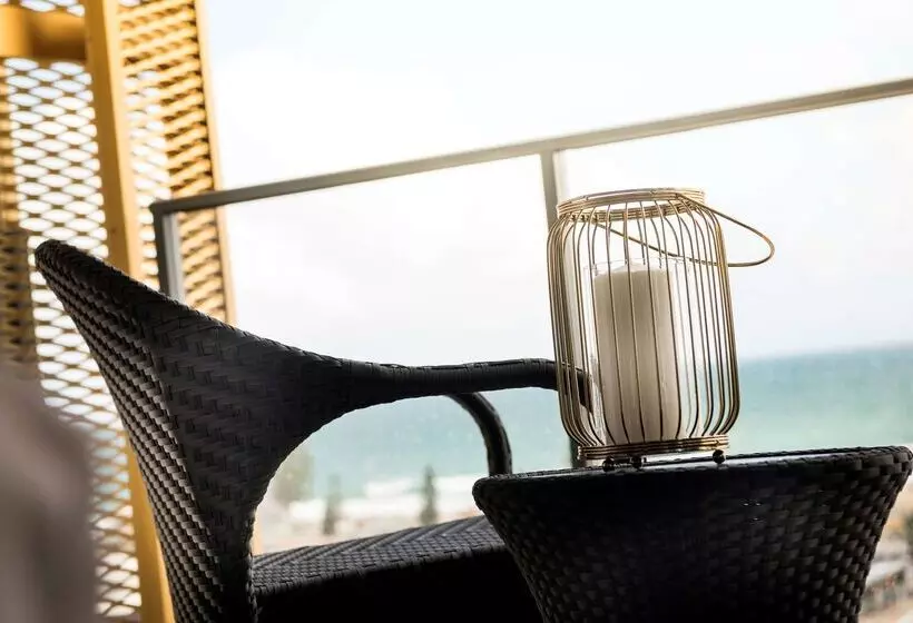 Hotelli Ramada By Wyndham Vetroblu Scarborough Beach
