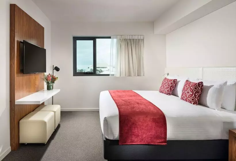 Hotelli Ramada By Wyndham Vetroblu Scarborough Beach