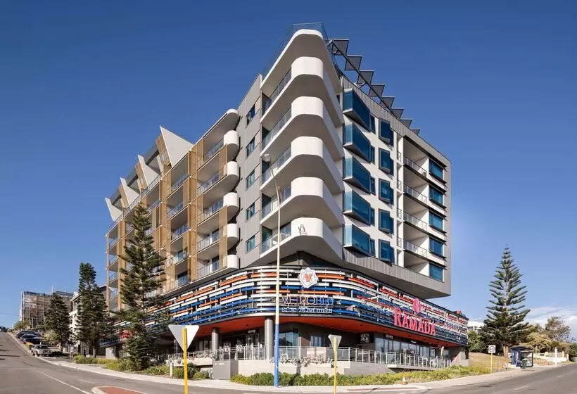 Hotelli Ramada By Wyndham Vetroblu Scarborough Beach