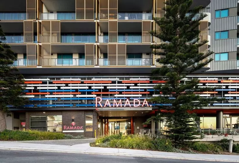 Hotelli Ramada By Wyndham Vetroblu Scarborough Beach