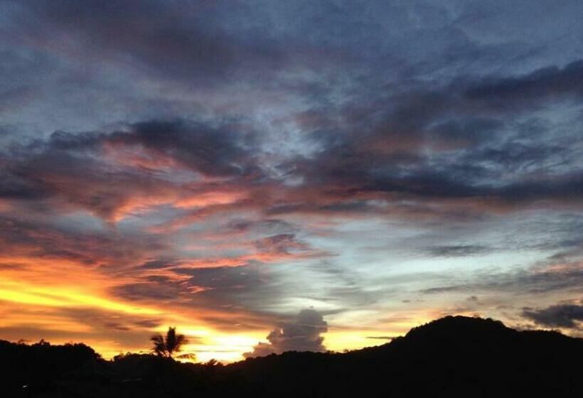 בית מלון כפרי The Heaven's Villa Kandy