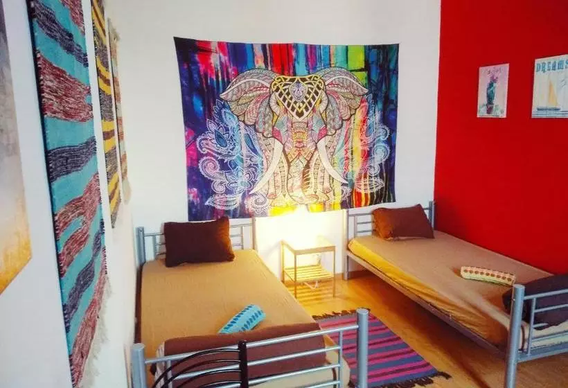 Meraki Hostel