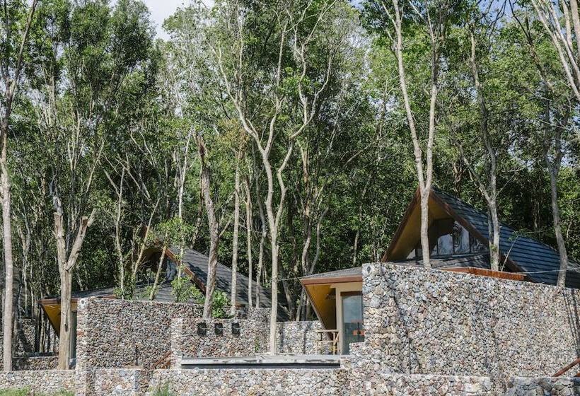 منتجع The Kasturi