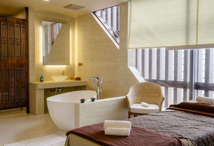 منتجع The Kasturi