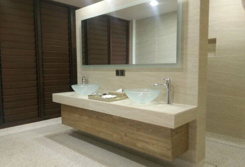 منتجع The Kasturi