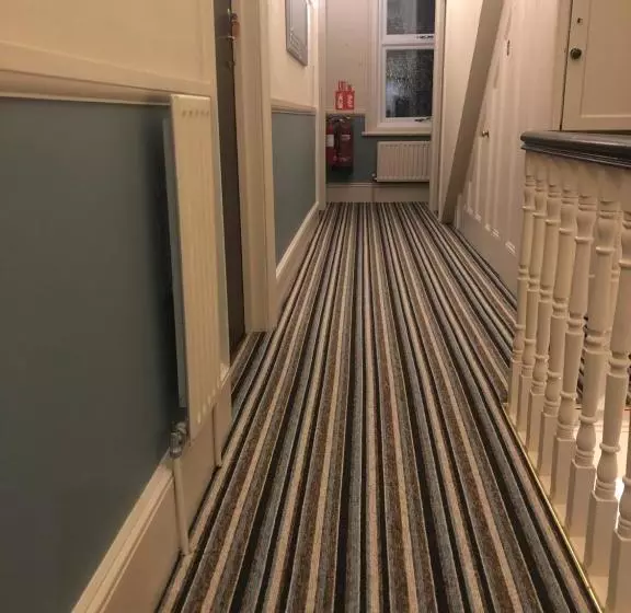 Aamiaismajoitus (B&B) Netley Guest House