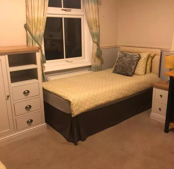 Aamiaismajoitus (B&B) Netley Guest House