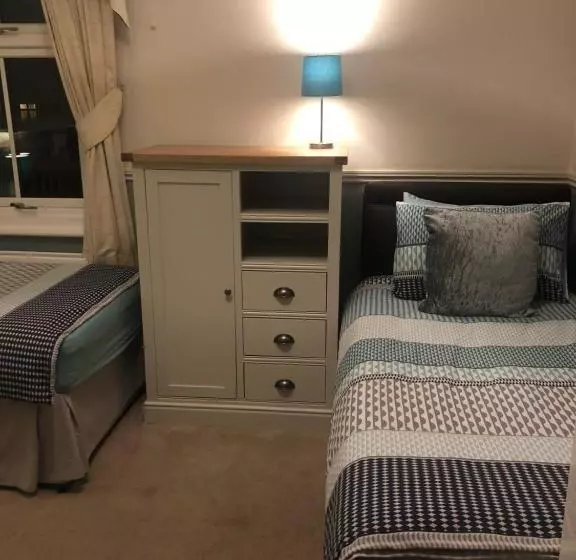 Aamiaismajoitus (B&B) Netley Guest House