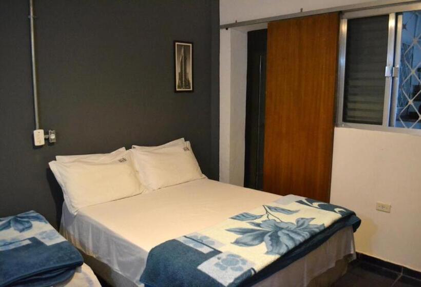 تختخواب و صبحانه Studio House