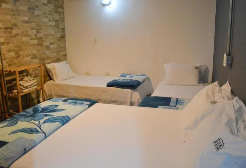 تختخواب و صبحانه Studio House